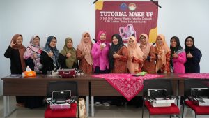 Sub Unit Dharma Wanita Fakultas Dakwah UIN Jambi Gelar Tutorial Make Up 