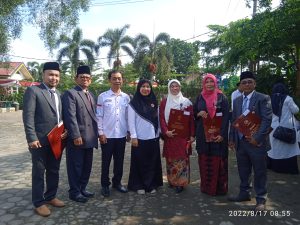 Dekan dan Seluruh civitas Akademika Fakultas Dakwah UIN Jambi, ikuti Upacara Memperingati HUT 77 Kemerdekaan RI