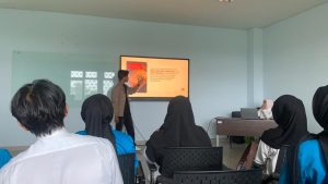 Perdalam Ilmu Jurnalistik Televisi, Fakultas Dakwah UIN STS Jambi Hadirkan Praktisi Jambi TV dalam Kuliah Dosen Tamu